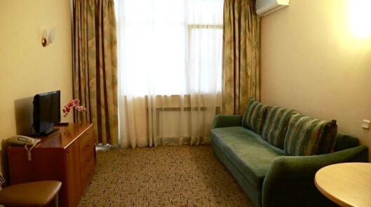 Полулюкс (Урал)